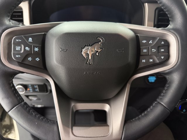 Used 2025 Ford Bronco Outer Banks AWD/4WD image 11