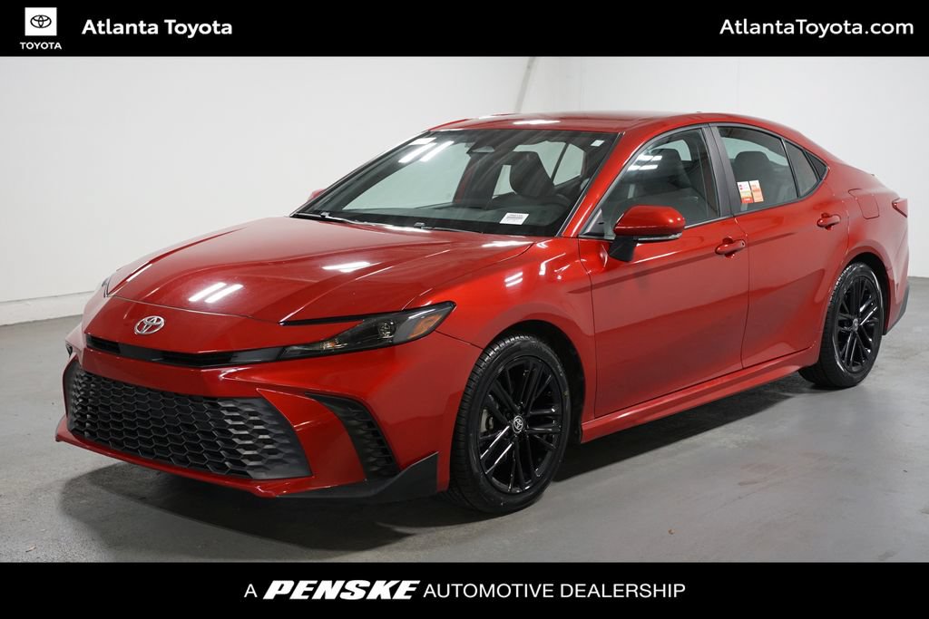Used 2025 Toyota Camry SE FWD image 1