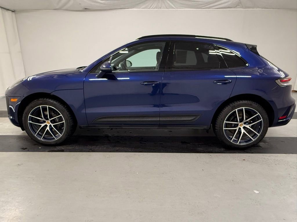 Certified 2022 Porsche Macan image 2