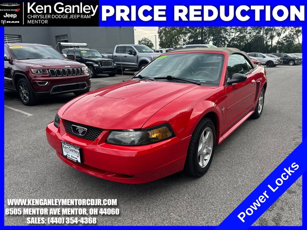 Used 2003 Ford Mustang Convertible RWD image 3