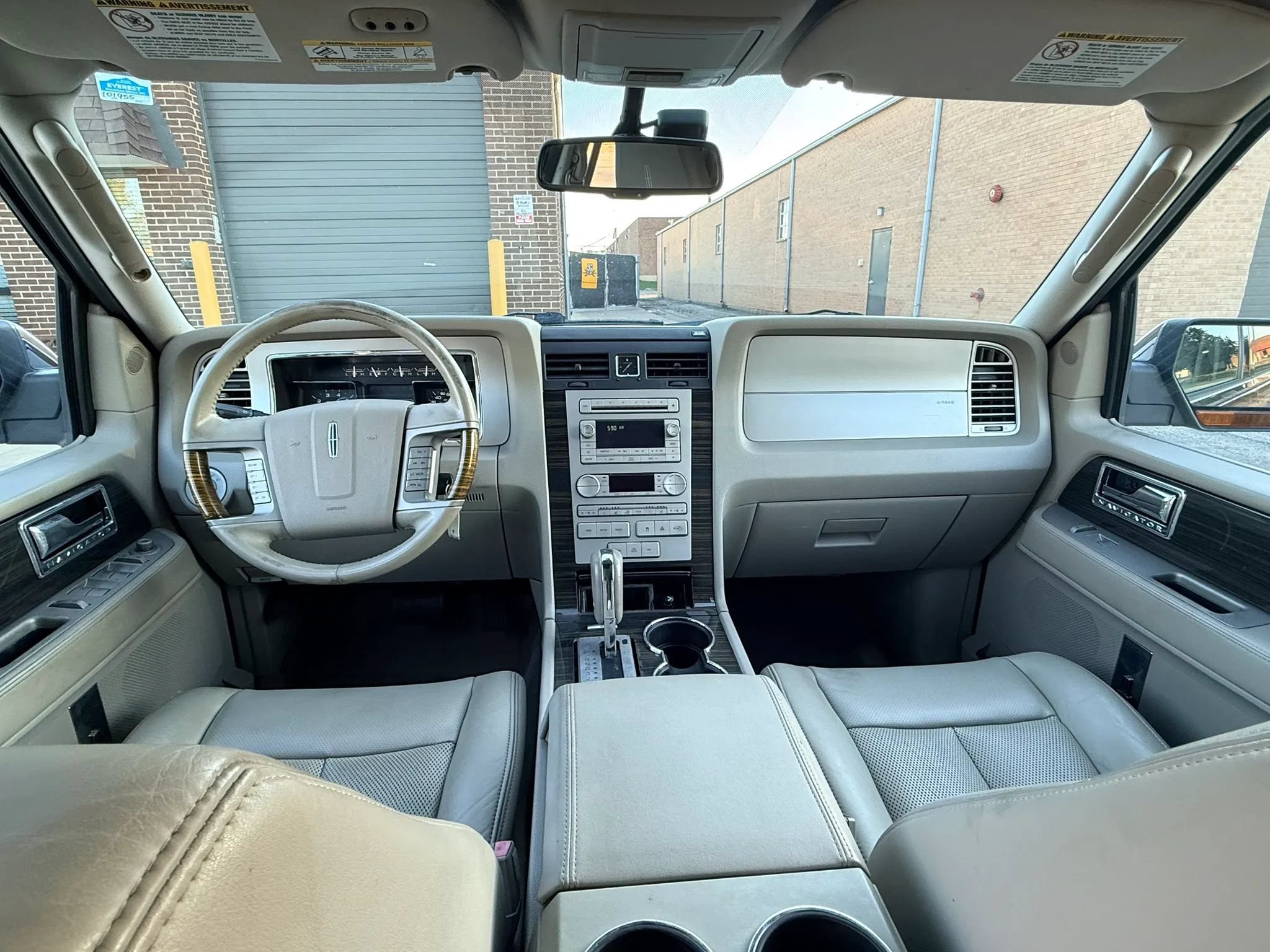 Used 2010 Lincoln Navigator 4WD image 7