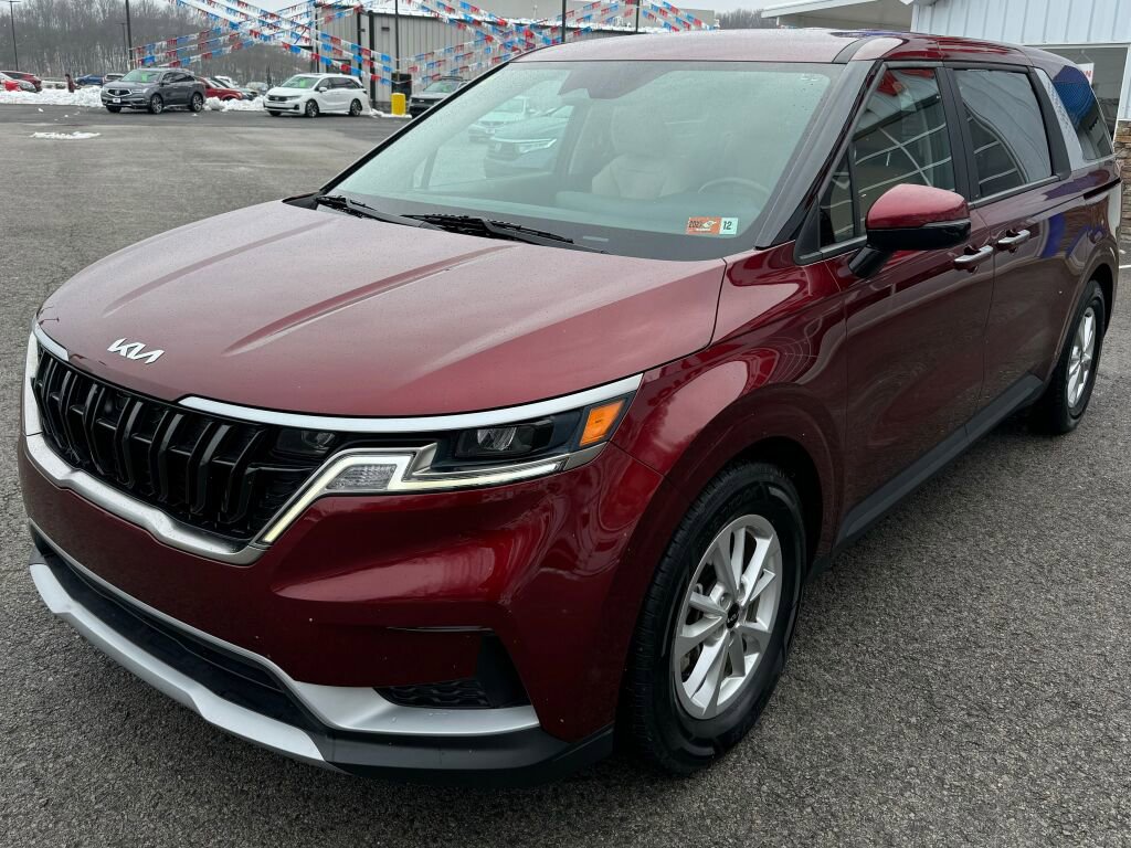 Used 2024 Kia Carnival LX image 3