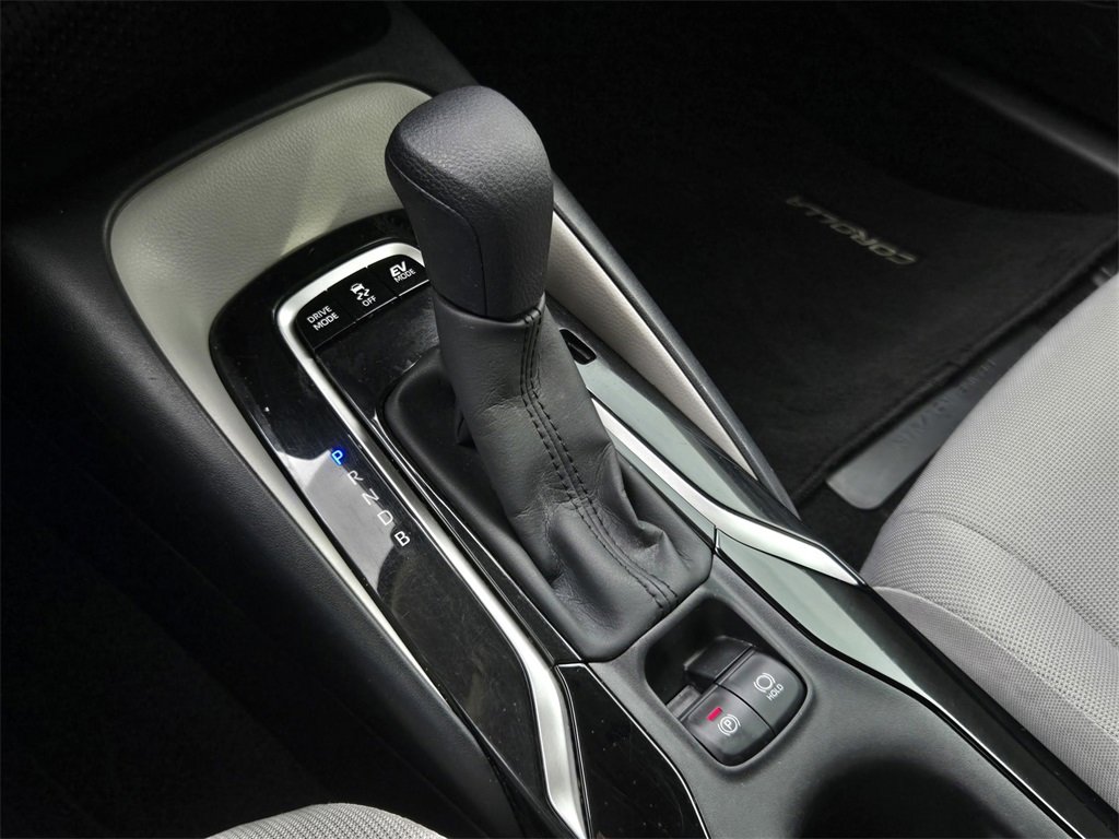 Used 2022 Toyota Corolla LE image 18