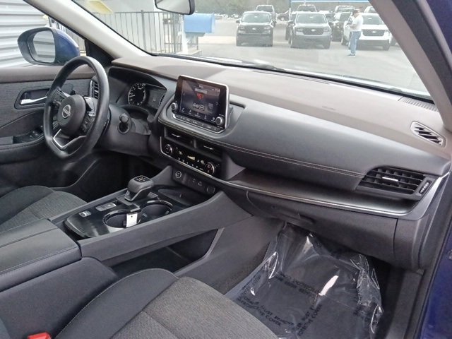 Used 2023 Nissan Rogue SV image 31