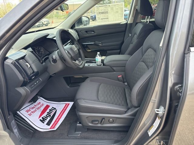 New 2026 Nissan Pathfinder SV w/ SV Premium Package AWD/4WD image 10