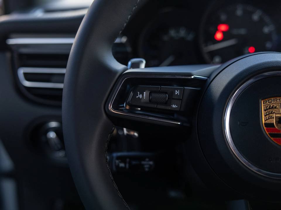 Certified 2026 Porsche Macan AWD/4WD image 40