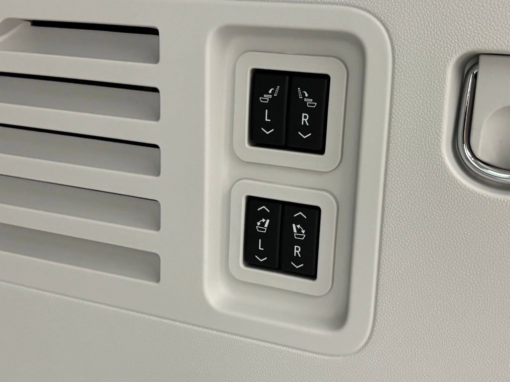 New 2026 Buick Enclave Avenir image 13