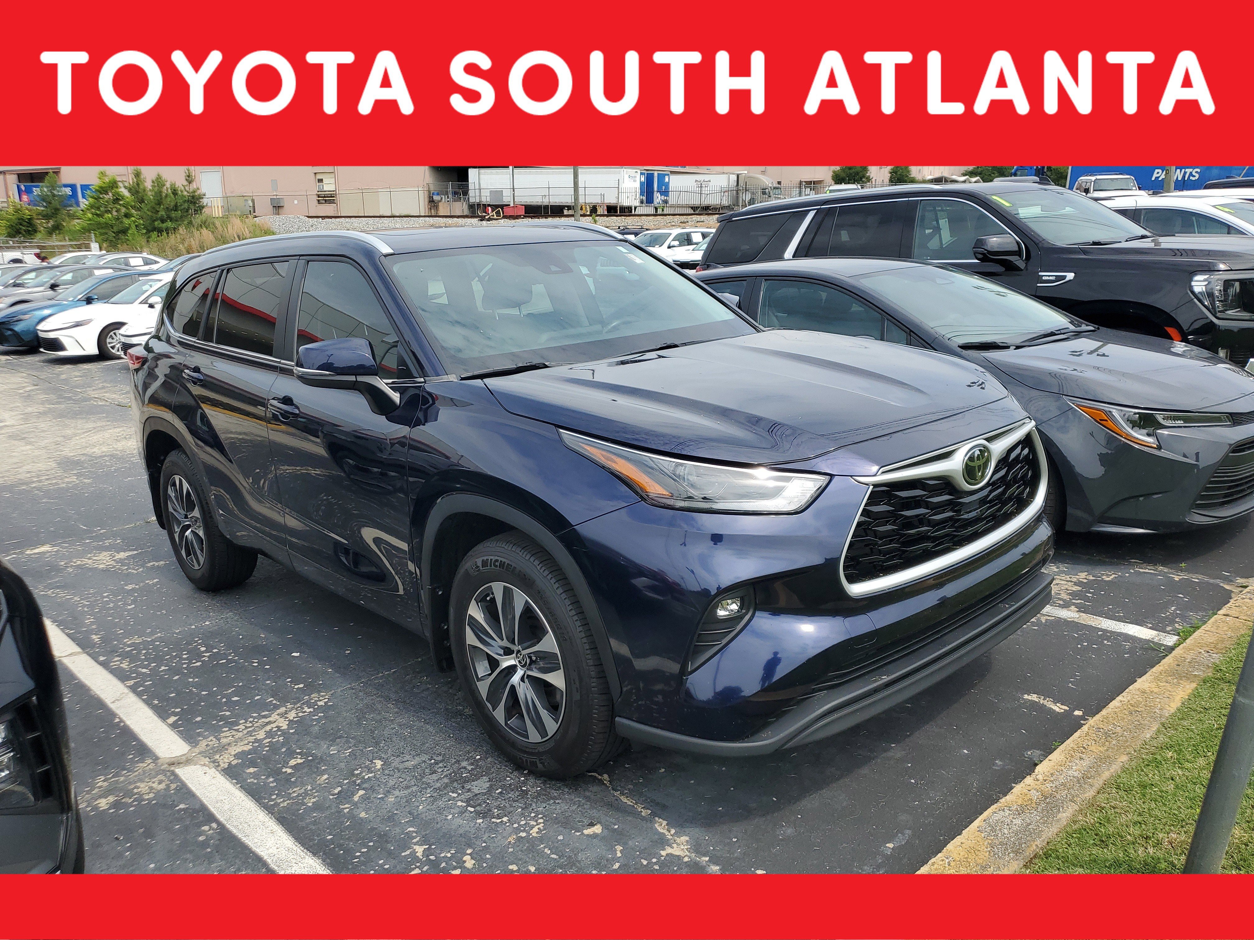 Used 2023 Toyota Highlander XLE FWD image 1