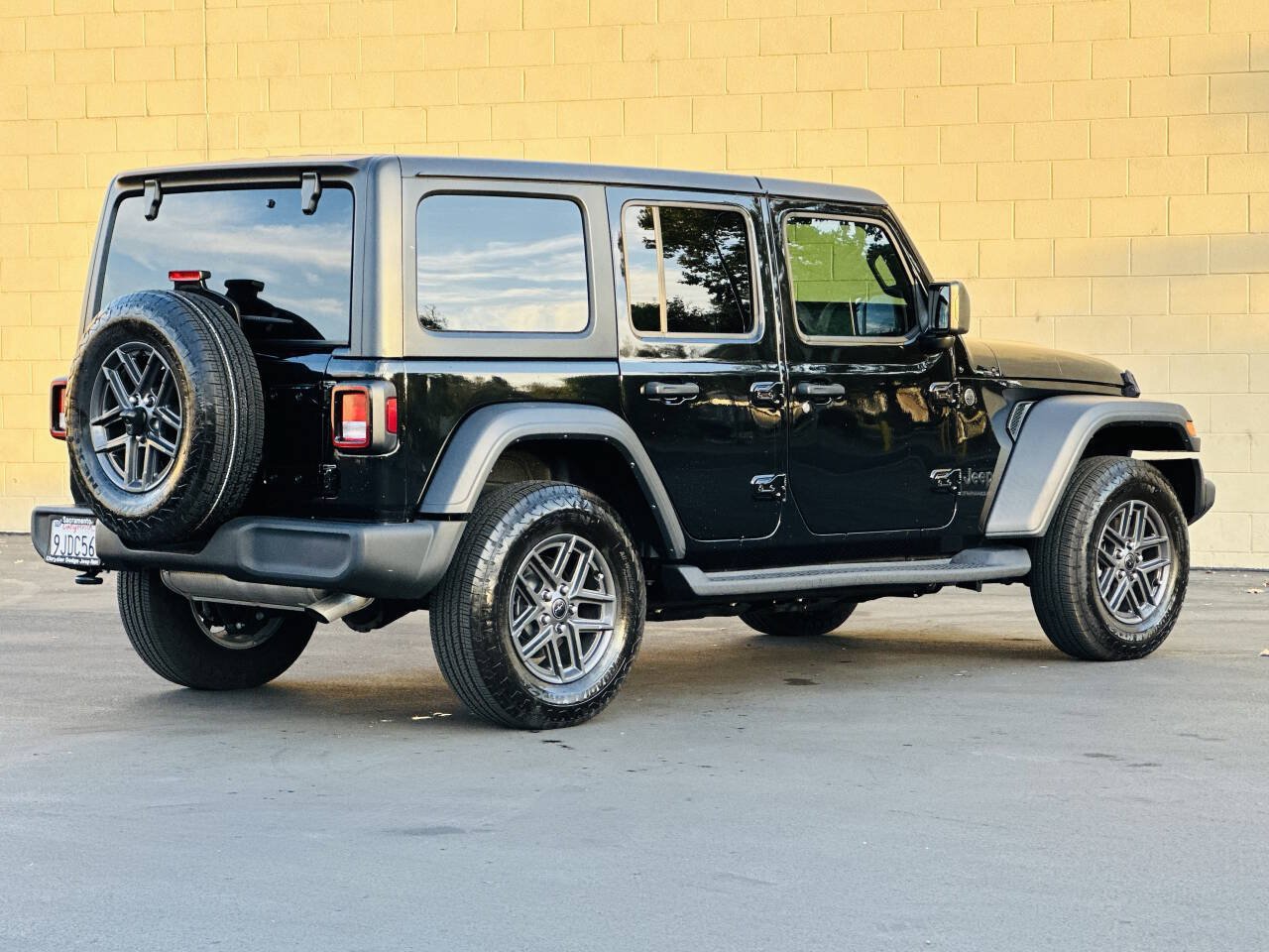 Used 2024 Jeep Wrangler Unlimited Sport AWD/4WD image 11