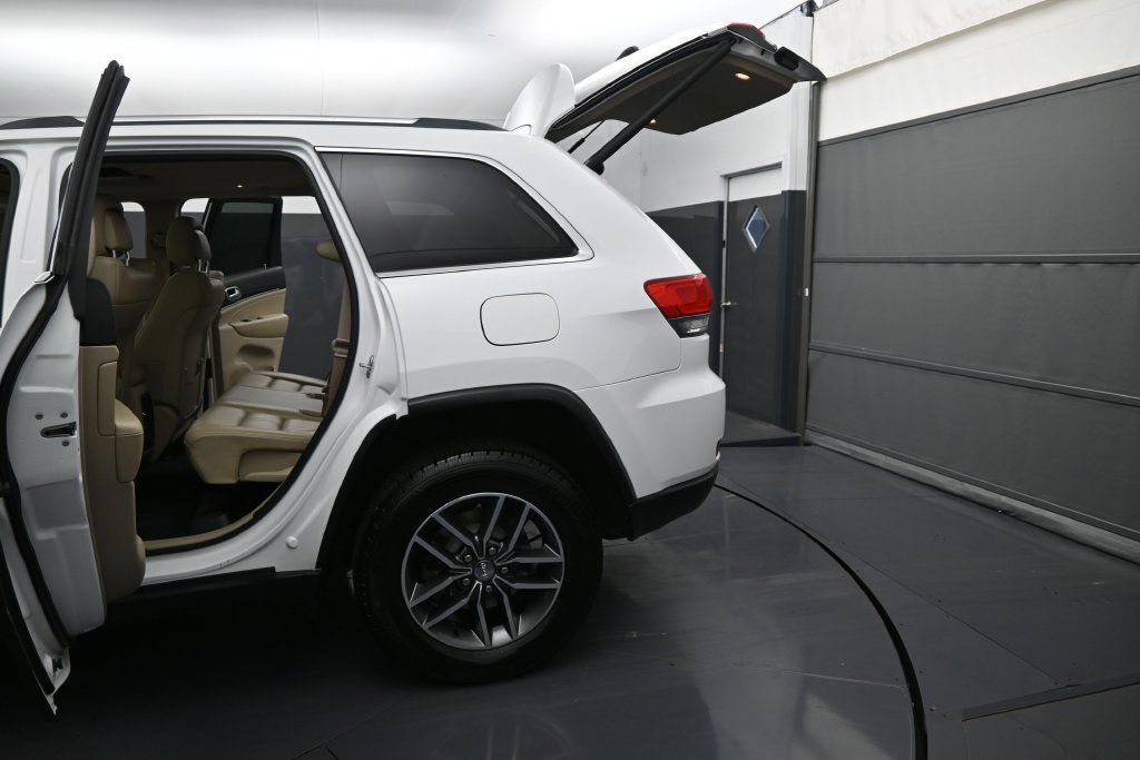 Used 2018 Jeep Grand Cherokee Limited AWD/4WD image 12