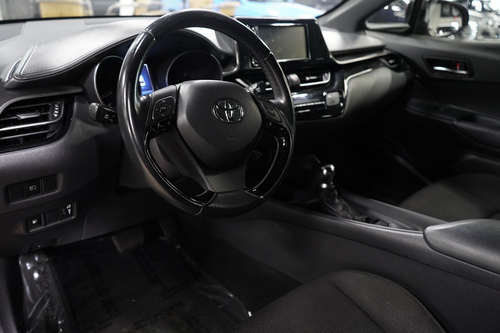 Used 2018 Toyota C-HR XLE FWD image 10