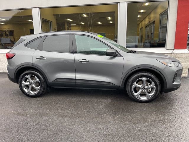 Used 2025 Ford Escape ST-Line Select AWD/4WD image 4
