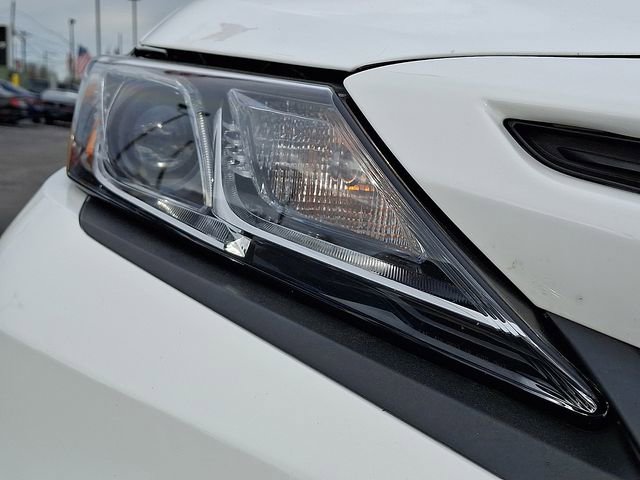 Used 2020 Toyota Camry SE w/ Moonroof Package image 8