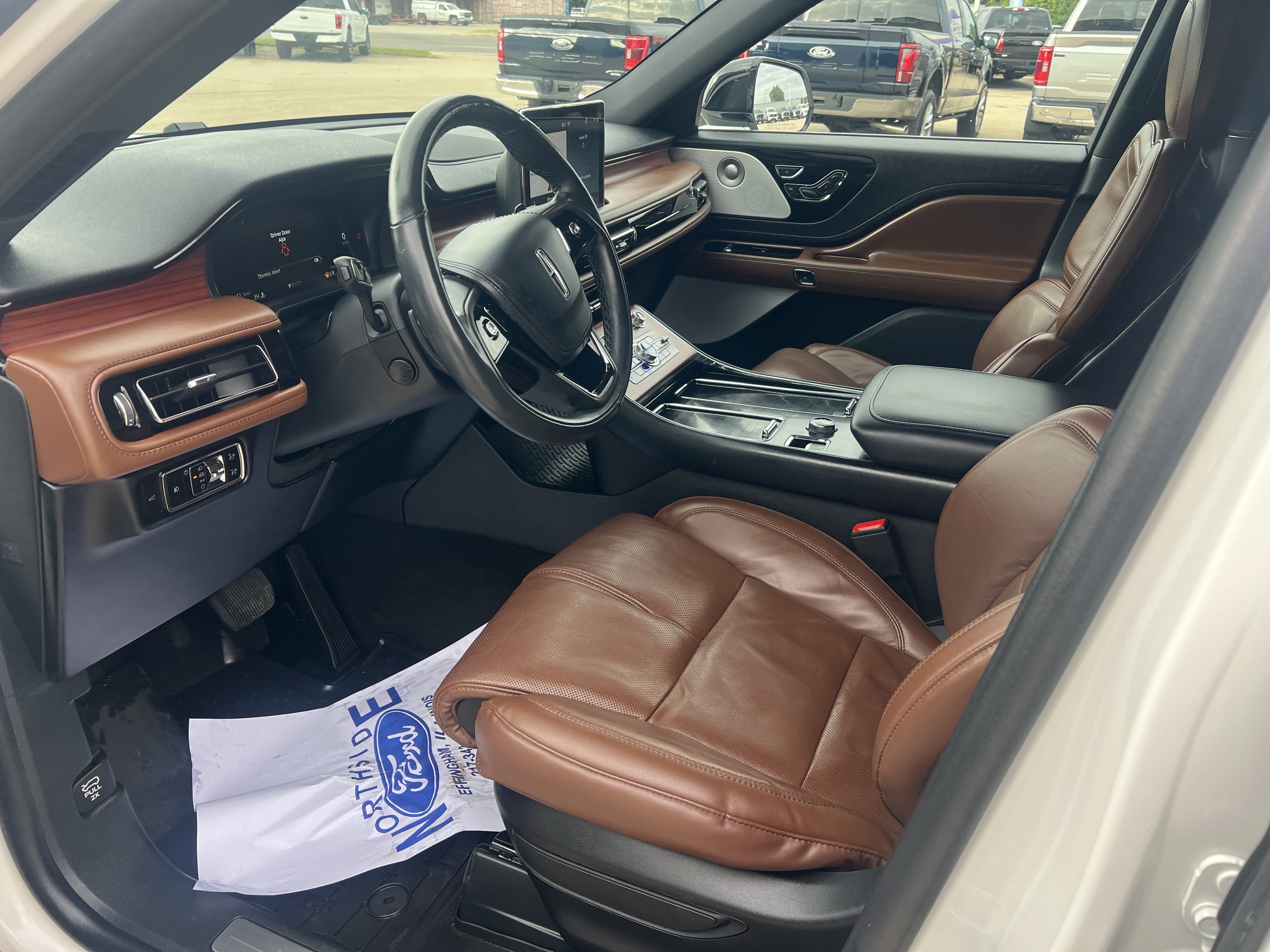Used 2023 Lincoln Aviator Reserve w/ Equipment Group 201A AWD/4WD image 12