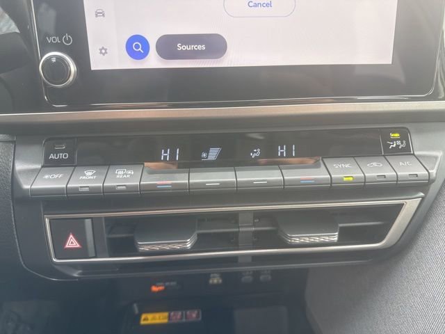 Used 2025 Toyota Camry LE image 30