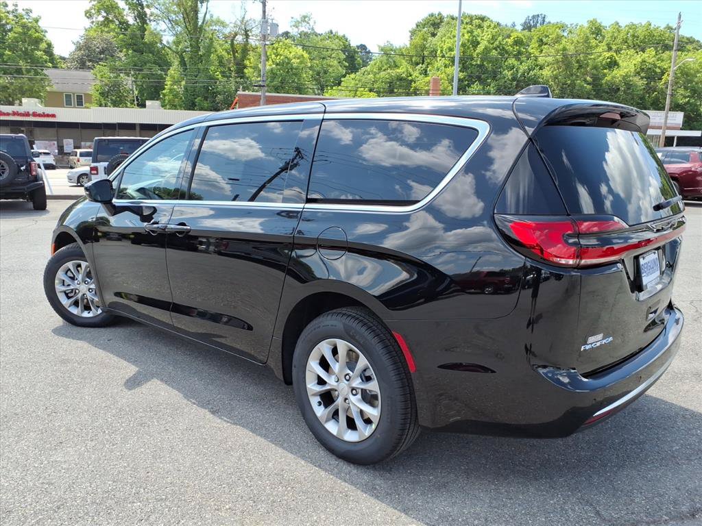 New 2027 Chrysler Pacifica Select AWD/4WD image 6