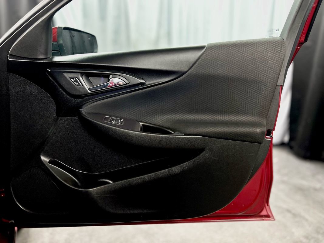 Used 2018 Chevrolet Malibu LT w/ Driver Confidence Package image 34