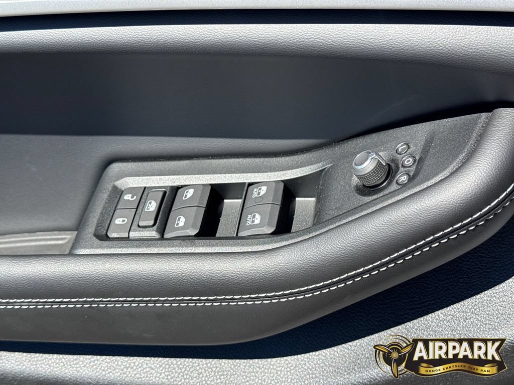 New 2026 Jeep Grand Cherokee Altitude RWD image 30
