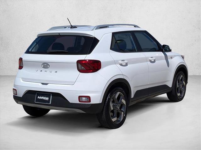 Used 2023 Hyundai Venue SEL FWD image 5