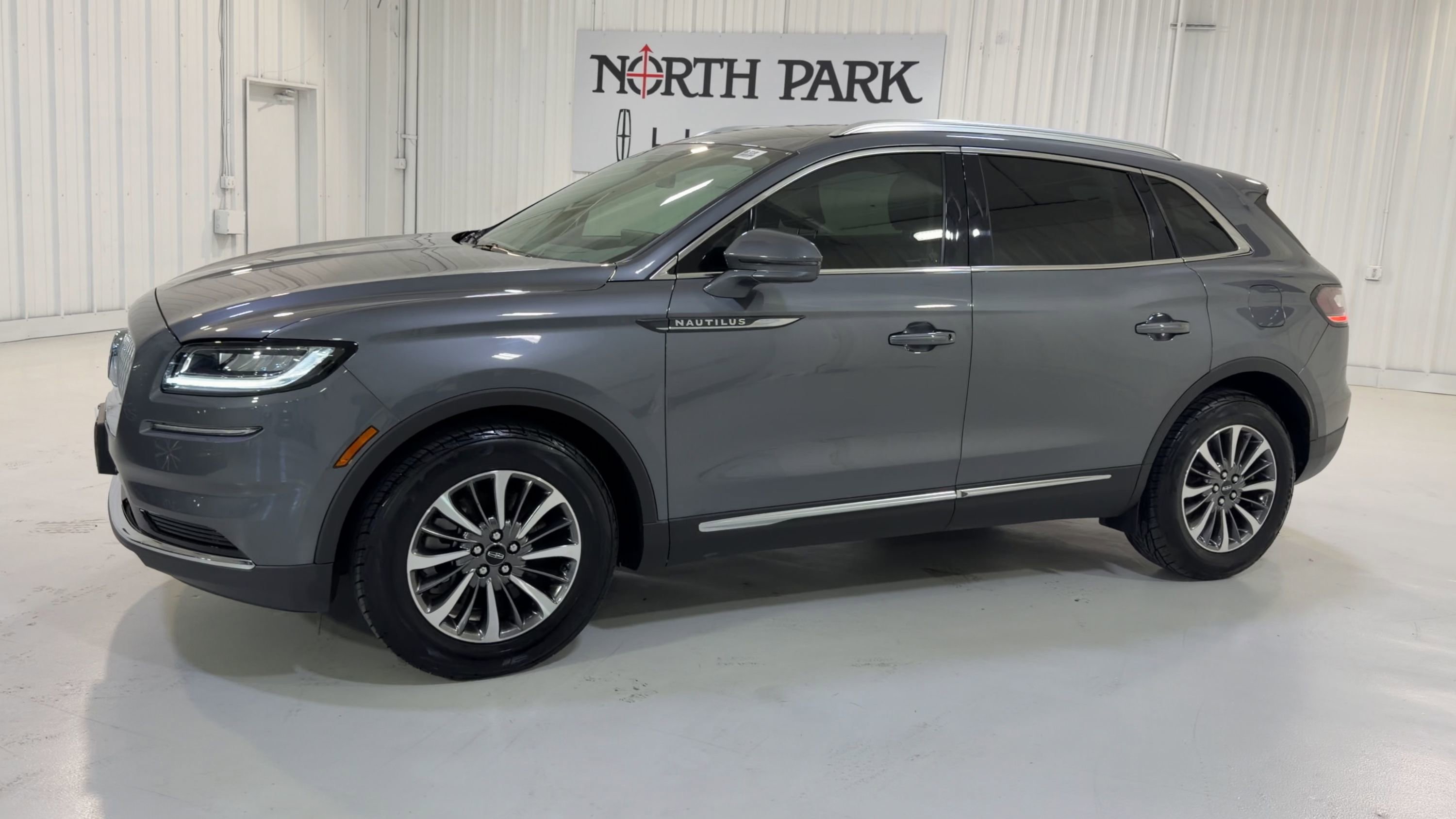 Used 2023 Lincoln Nautilus AWD w/ Premium Package image 6
