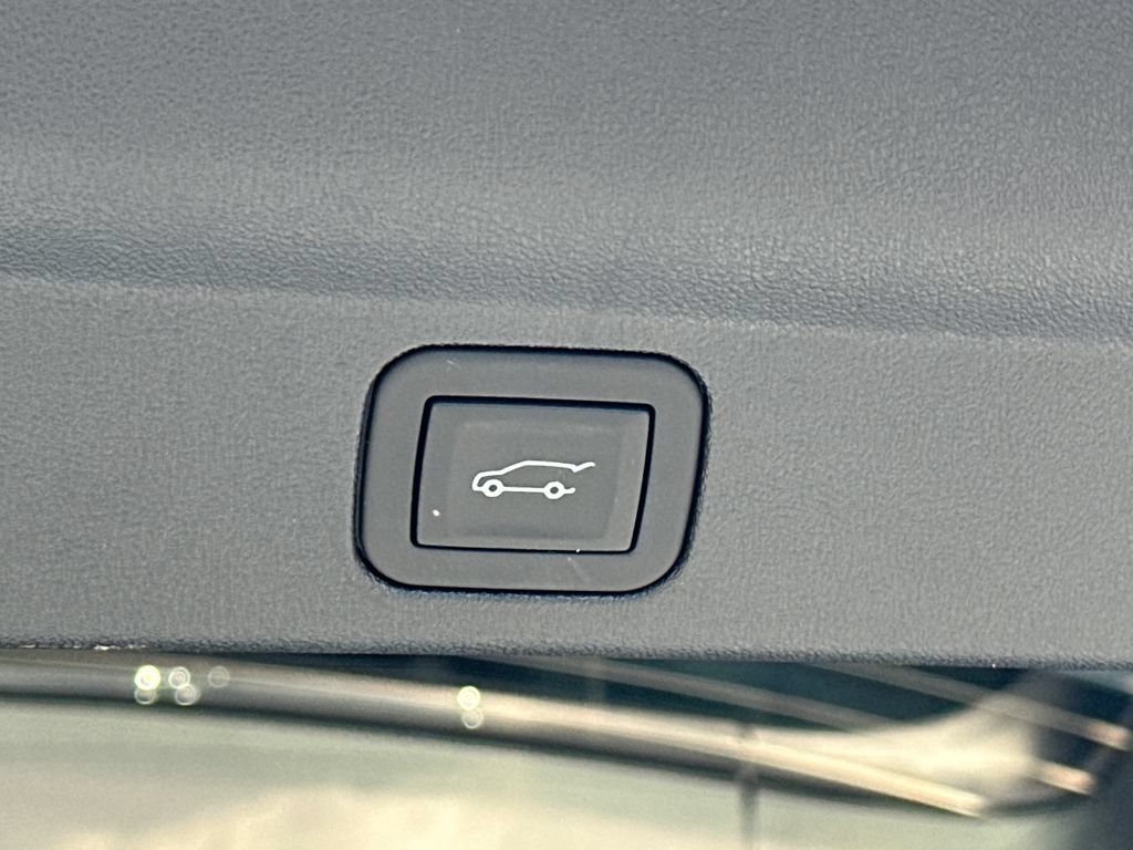 Certified 2025 Cadillac Escalade IQ Sport 2 AWD/4WD image 19