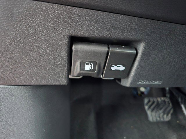 New 2025 Nissan Versa SV w/ Trunk Package FWD image 26
