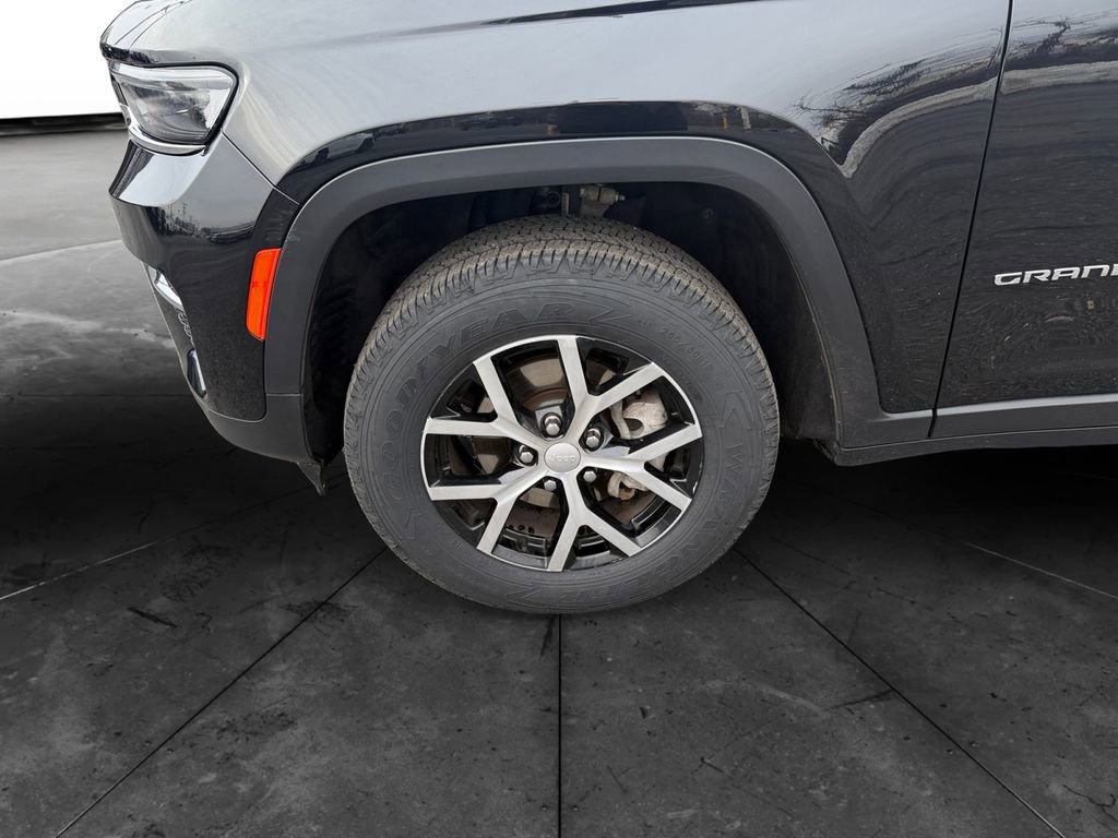Used 2023 Jeep Grand Cherokee Limited image 14