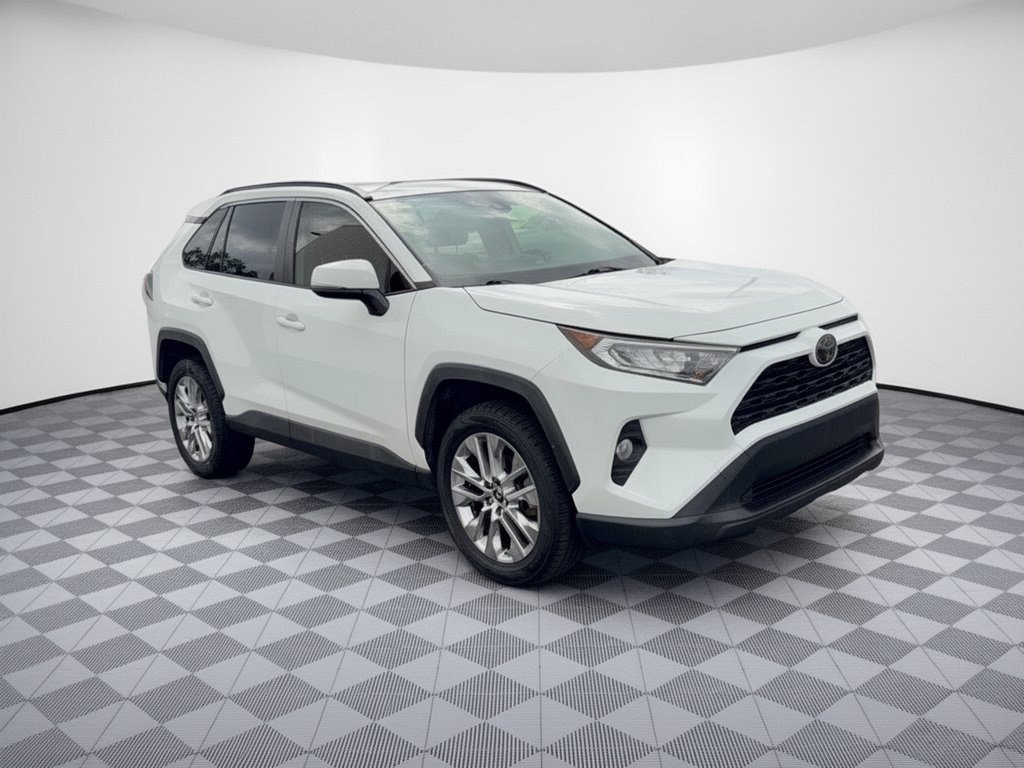 Used 2019 Toyota RAV4 XLE Premium FWD image 7