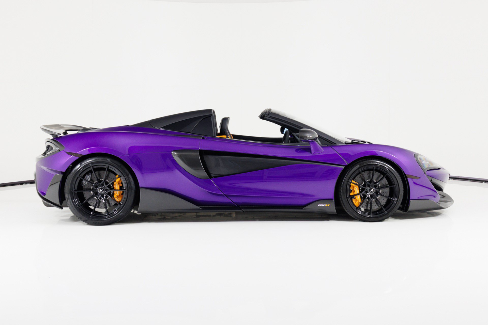 Used 2020 McLaren 600LT Spider RWD image 2
