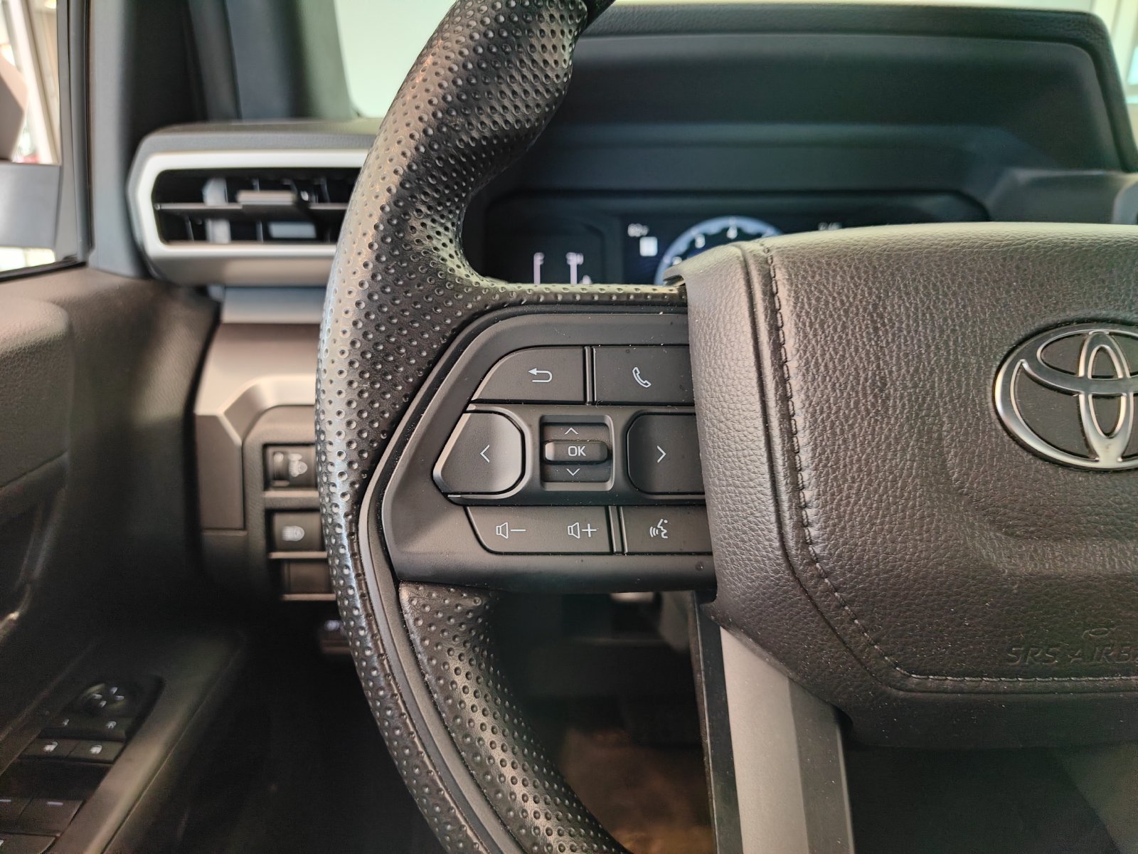 Used 2025 Toyota Tacoma SR5 RWD image 10