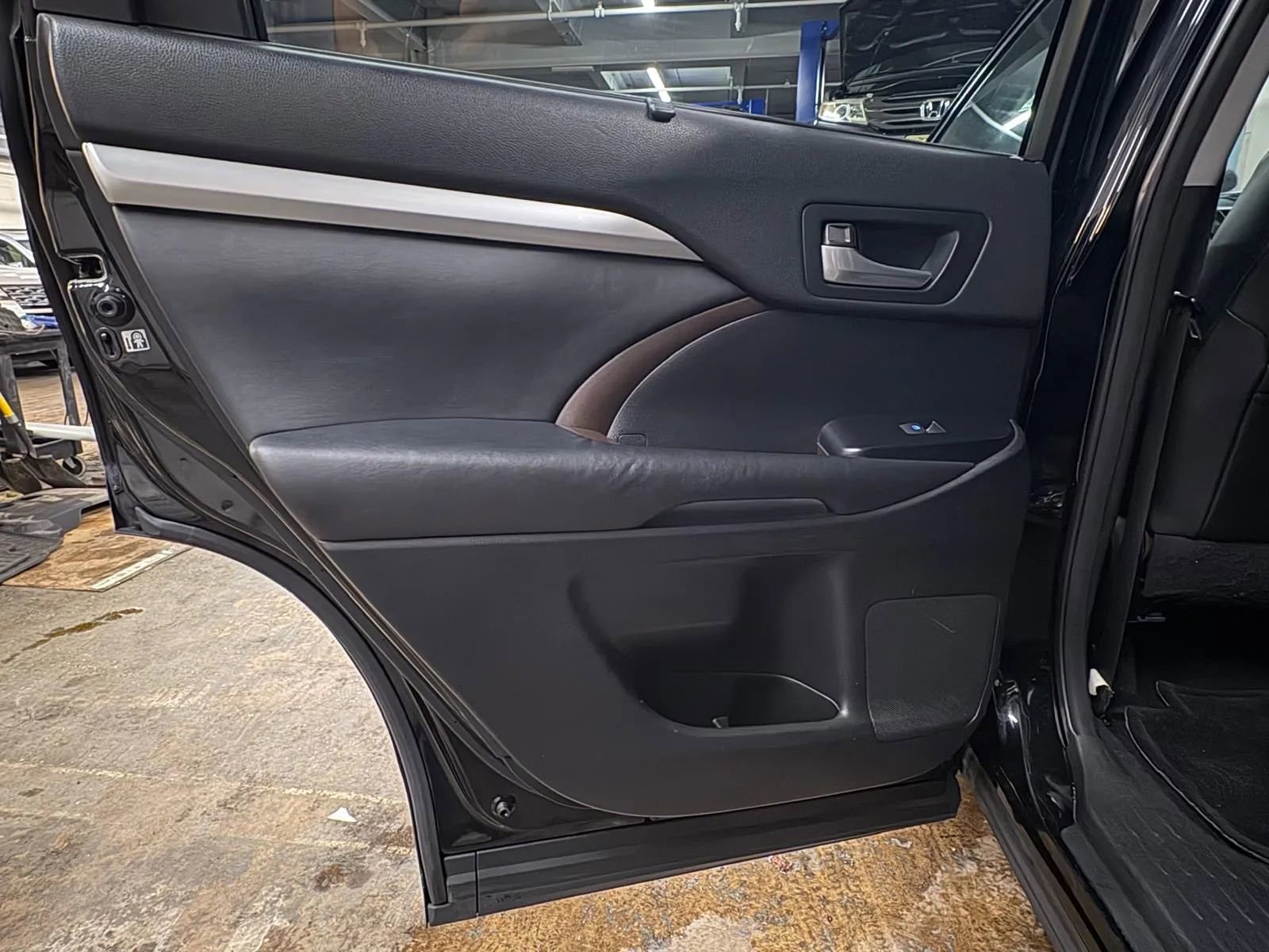 Used 2015 Toyota Highlander XLE image 32