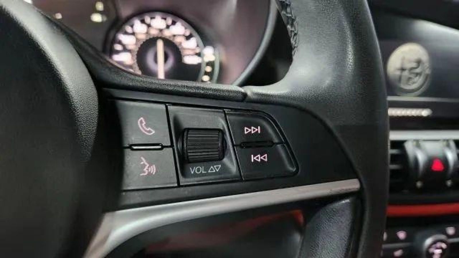 Used 2017 Alfa Romeo Giulia Ti image 32