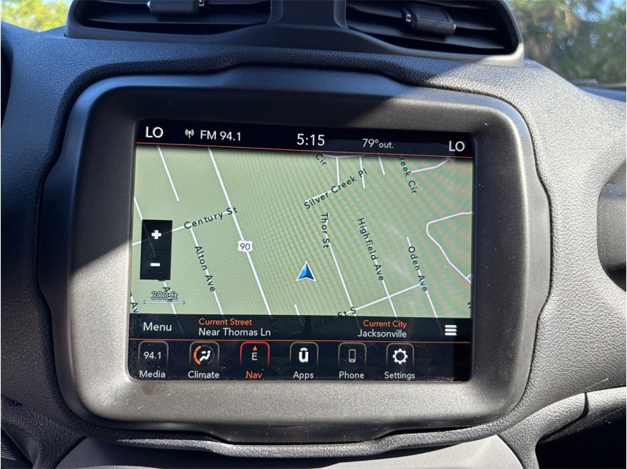 Used 2021 Jeep Renegade Latitude FWD image 28