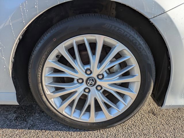 Used 2020 Toyota Camry XLE image 12