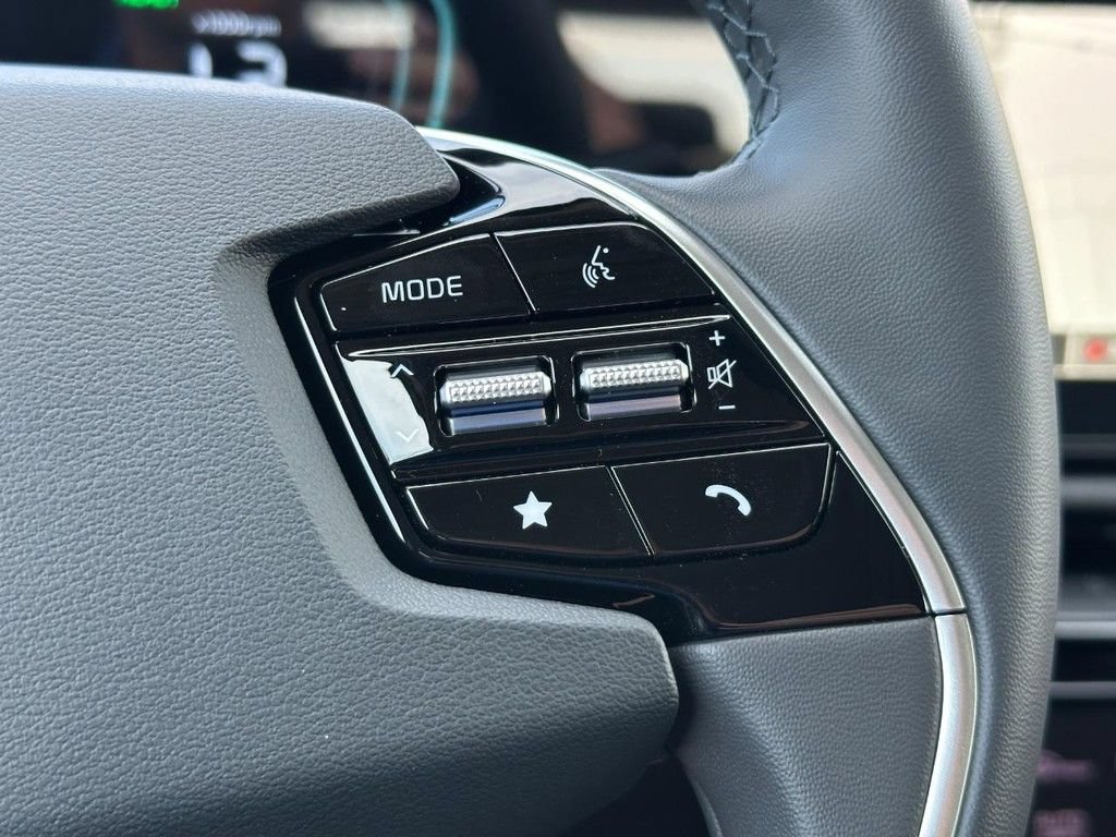 New 2026 Kia Niro EX FWD image 9