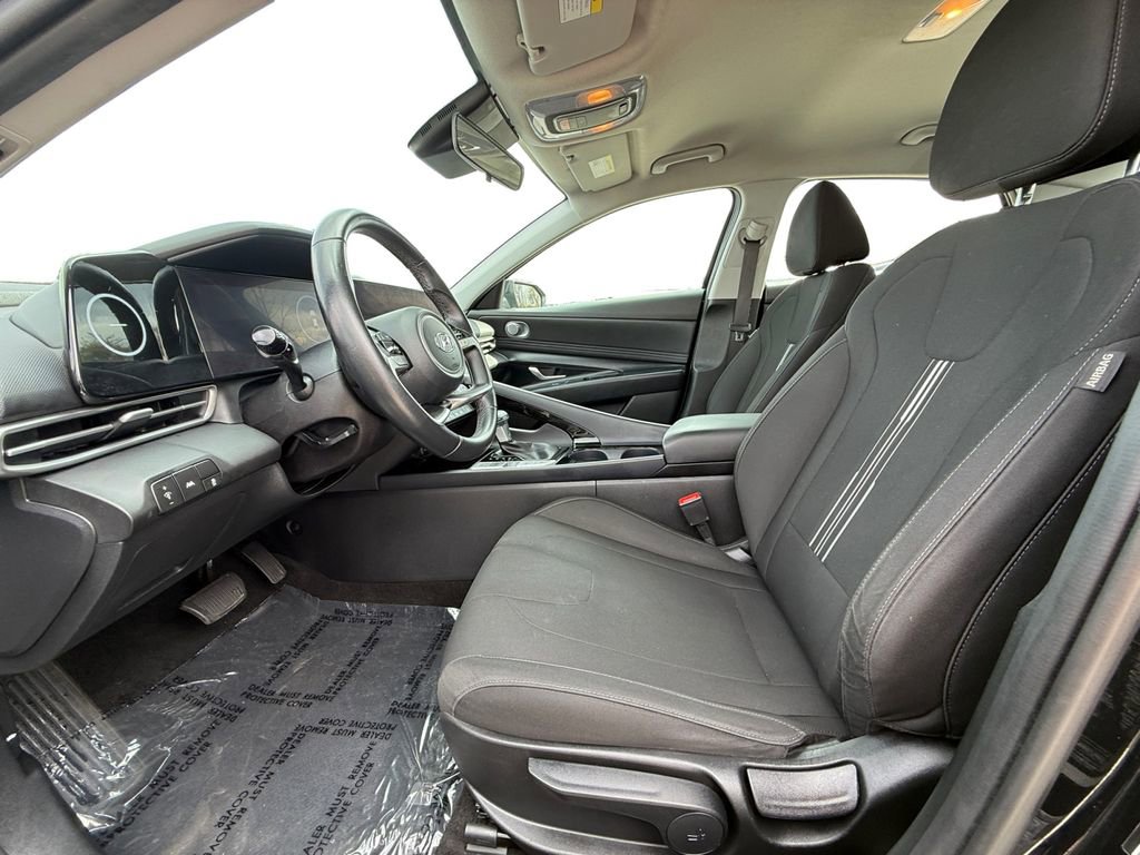 Used 2023 Hyundai Elantra SEL w/ Convenience Package image 9