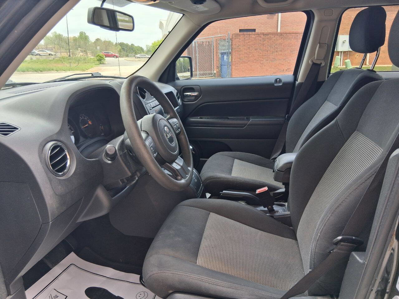 Used 2017 Jeep Patriot Sport w/ Power Value Group FWD image 9