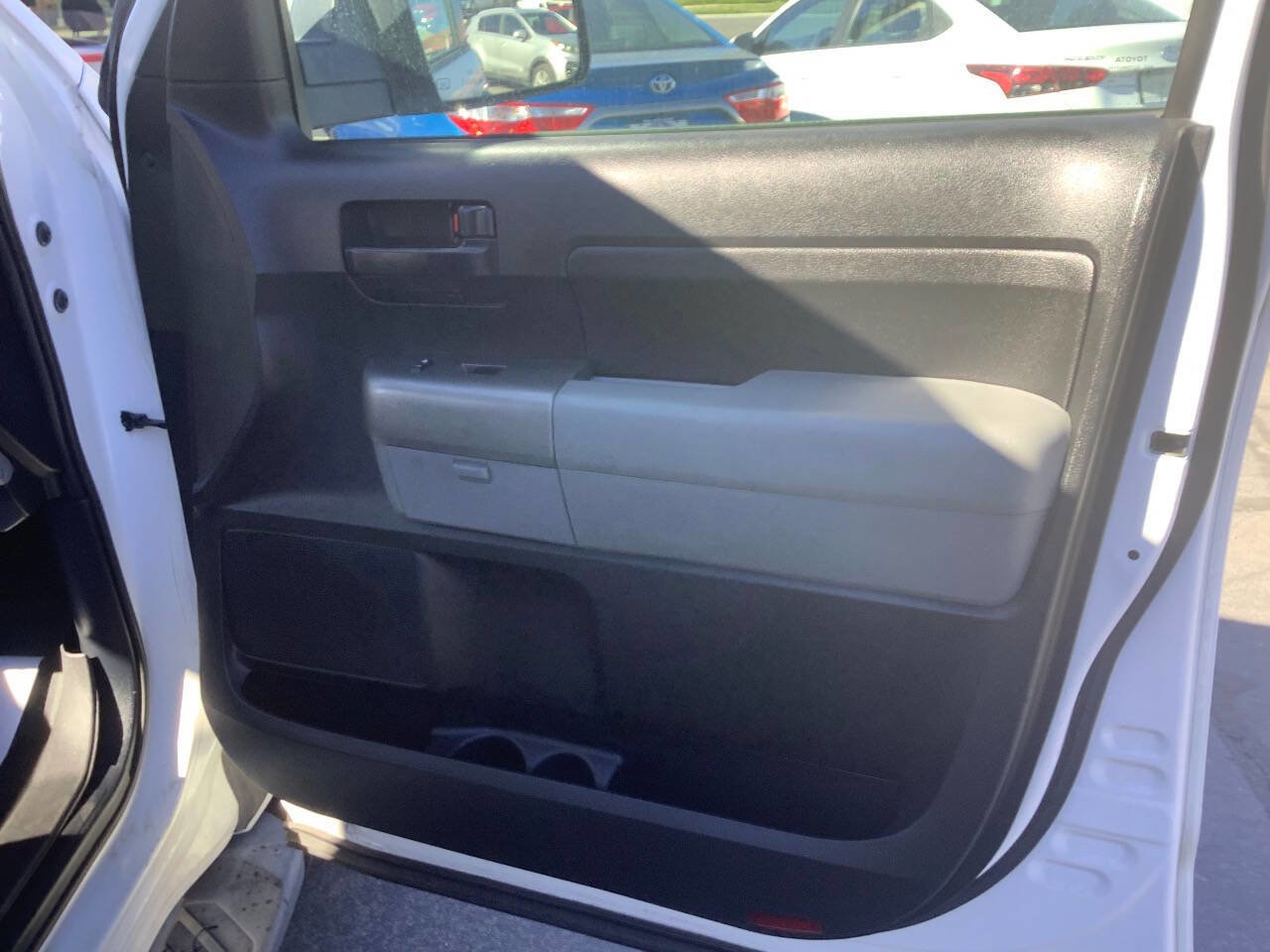 Used 2013 Toyota Tundra Grade 4x4 4dr CrewMax Cab Pick image 34