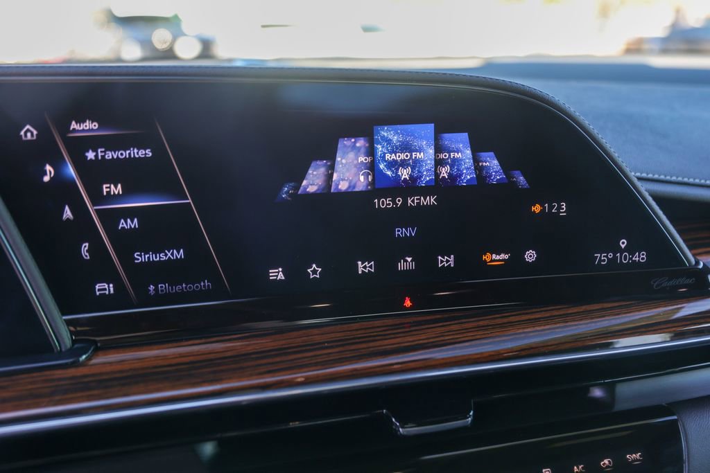 Used 2022 Cadillac Escalade Premium Luxury image 16