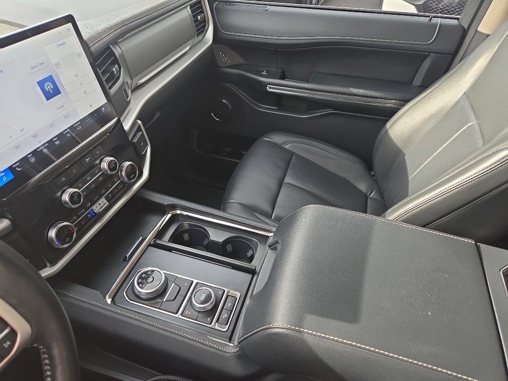 Used 2023 Ford Expedition XLT AWD/4WD image 24