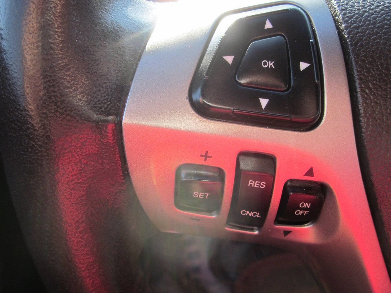 Used 2013 Ford Taurus Limited FWD image 25