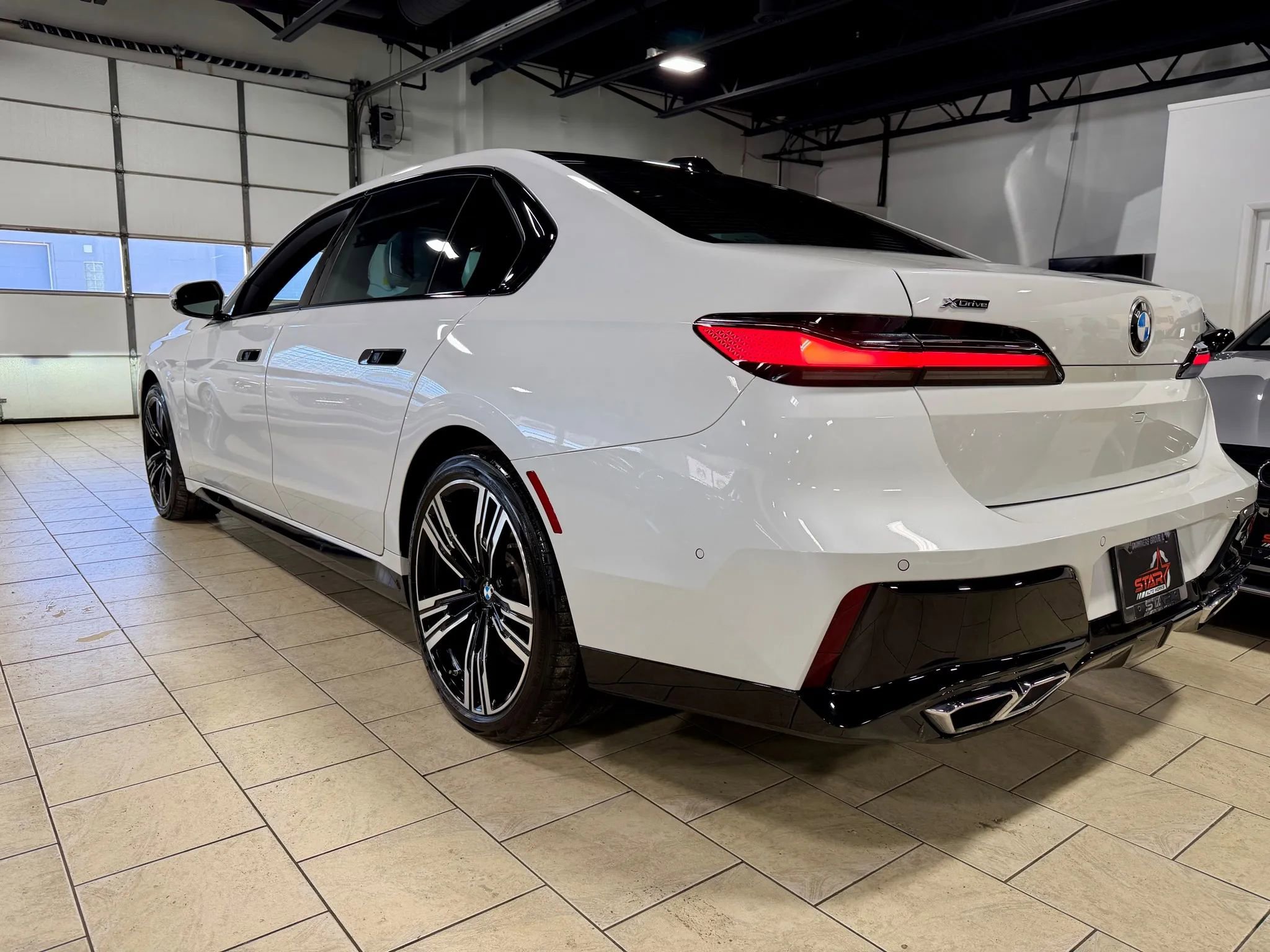 Used 2024 BMW 760i xDrive image 4