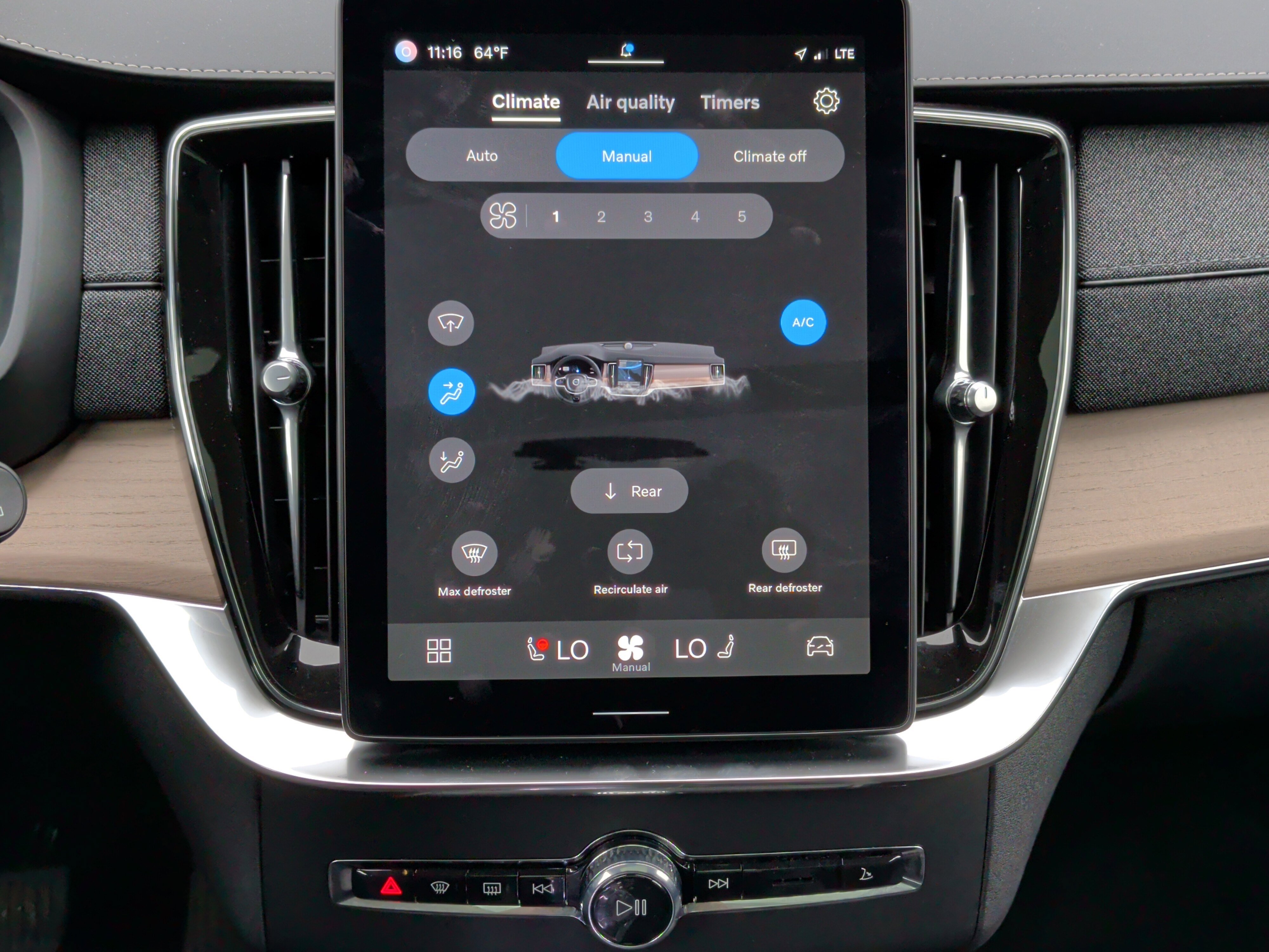 Used 2025 Volvo XC90 B6 Plus image 26