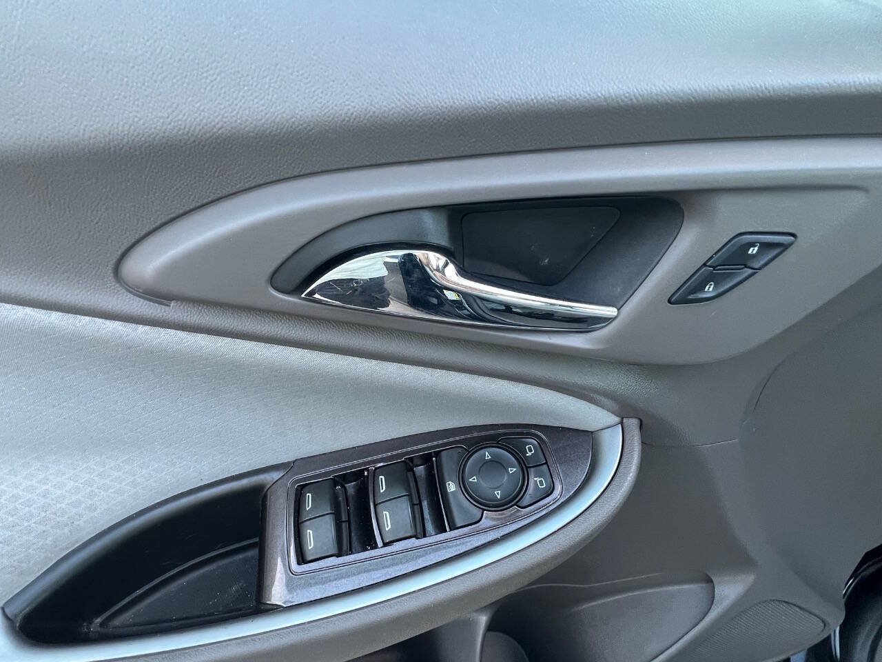 Used 2017 Chevrolet Malibu LS FWD image 15