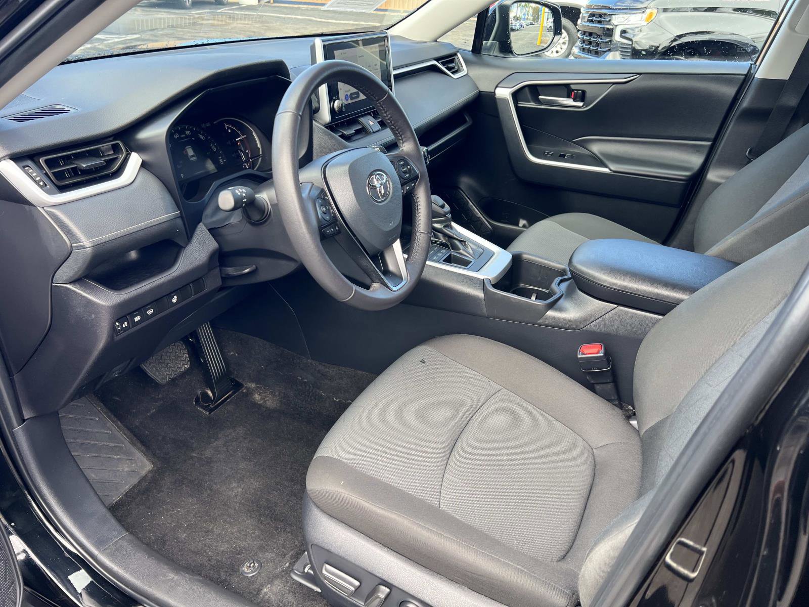 Used 2024 Toyota RAV4 XLE w/ Weather Package image 5