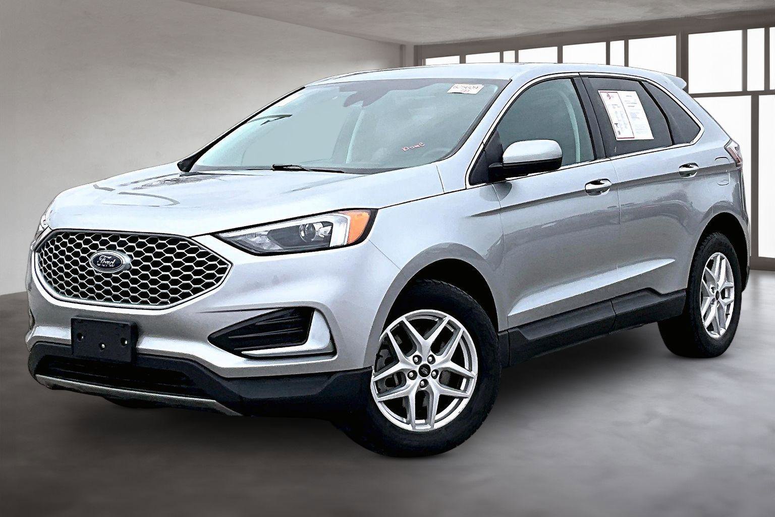 Used 2023 Ford Edge SEL image 2