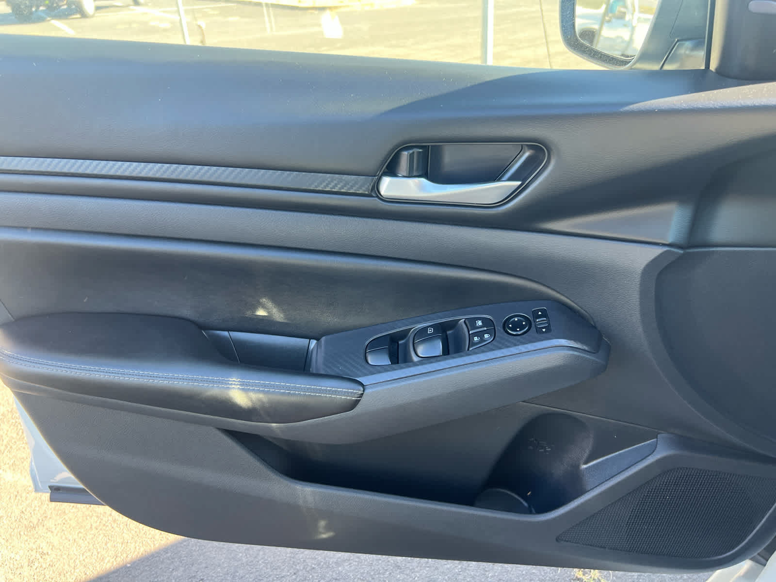 Used 2024 Nissan Altima 2.5 SV FWD image 13