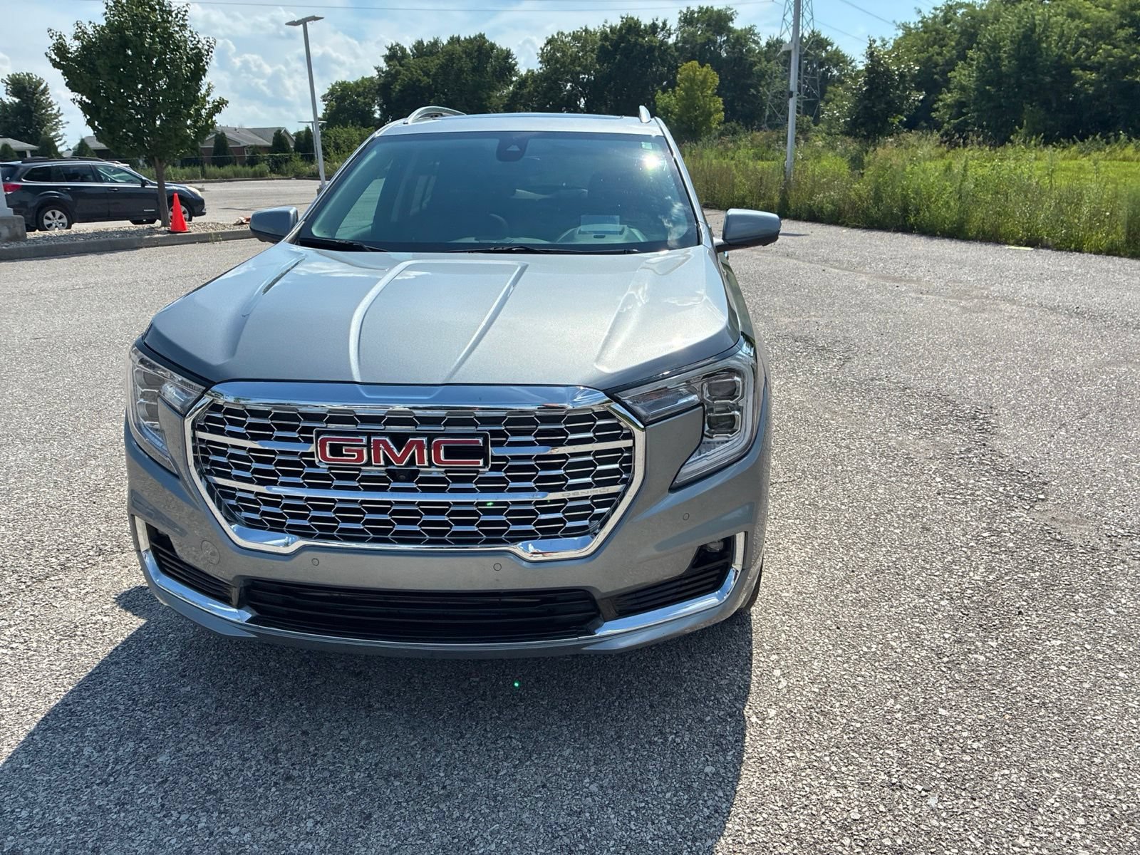 Used 2024 GMC Terrain Denali w/ Denali Premium Package AWD/4WD image 7