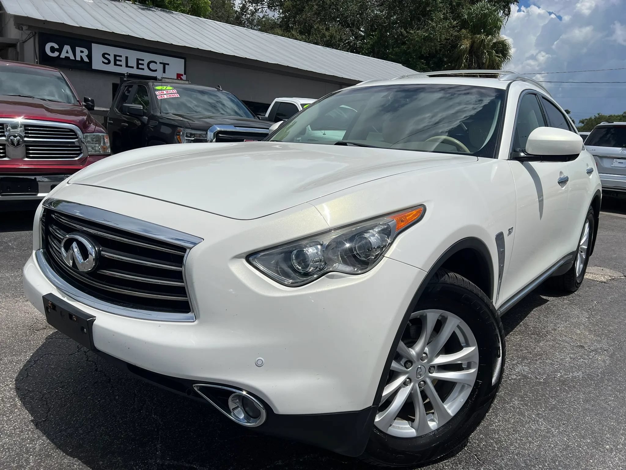 Used 2014 INFINITI QX70 AWD w/ Premium Package image 1