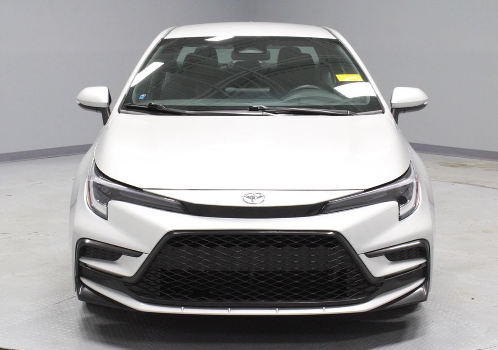 Used 2025 Toyota Corolla SE FWD image 3